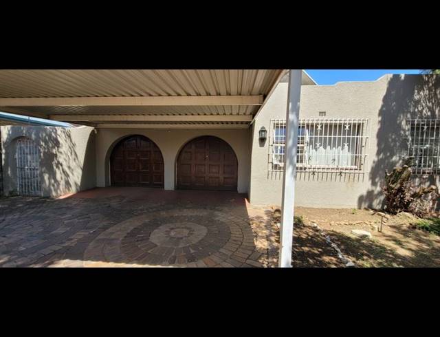 3 BEDROOM HOUSE FOR SALE IN BRACKENHURST